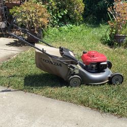Honda gas Lawnmower Self Profile Works Perfect. Excellent Condition 850 Selling For $325
