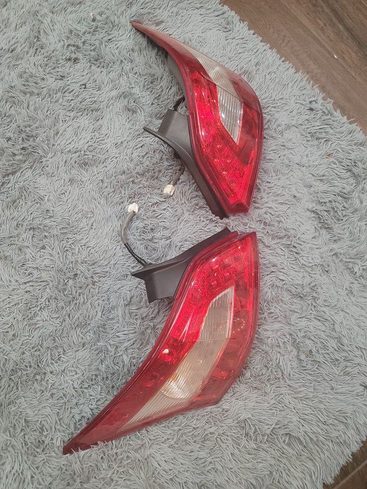 Right And Left Stock Tail Lights For Nissan Maxima 2009-2014