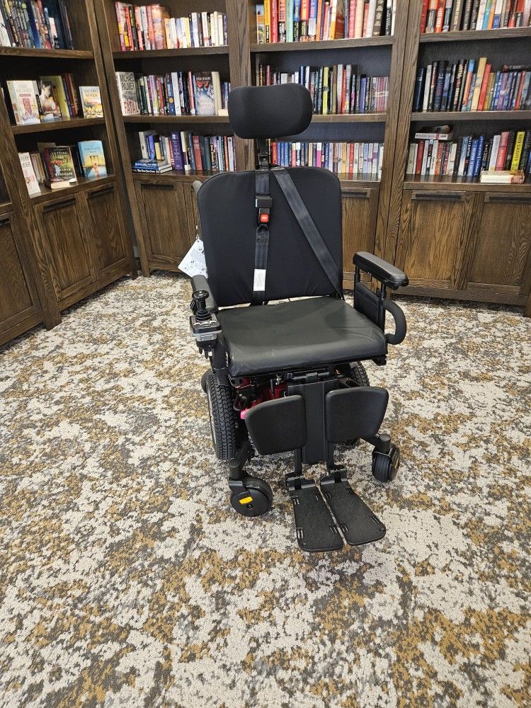 Quantum J4E Powerchair