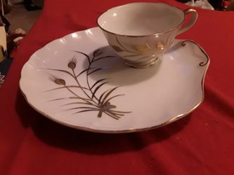 VINTAGE GOLDEN WHEAT SNACK PLATE AND CUP