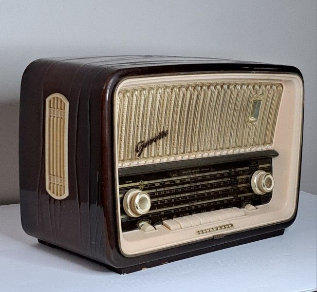 Vintage Telefunken Gavotte 5253W 5 Tubes Radio 1960s Germany 