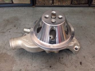 Edelbrock Aluminum Water Pump Small Block Chevy.