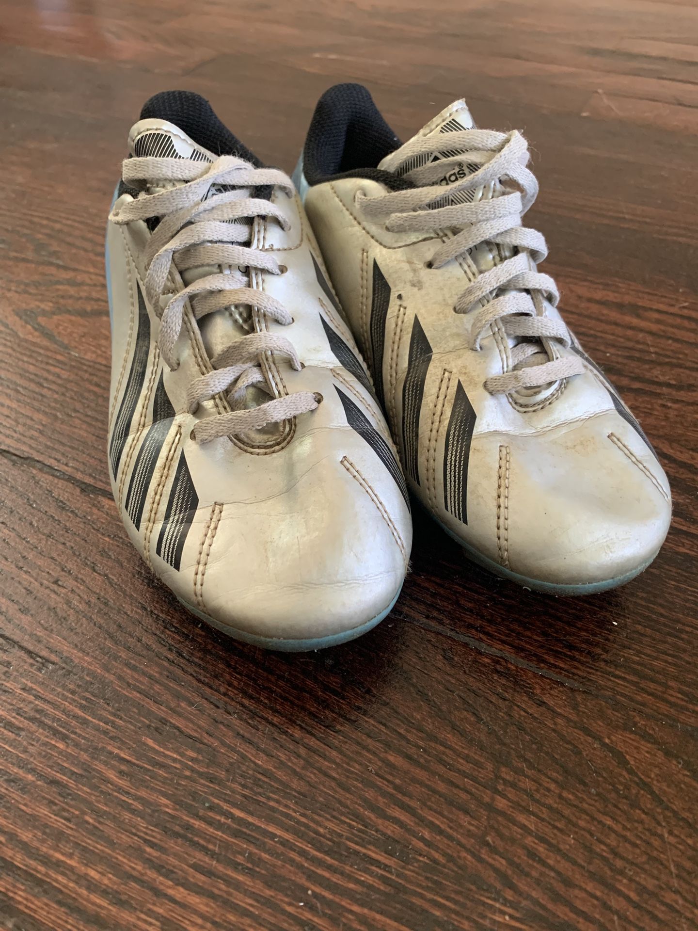Adidas F10 Soccer Cleats kids Size US 2