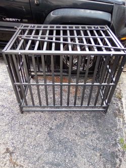 Rolling cage with no bottom tray