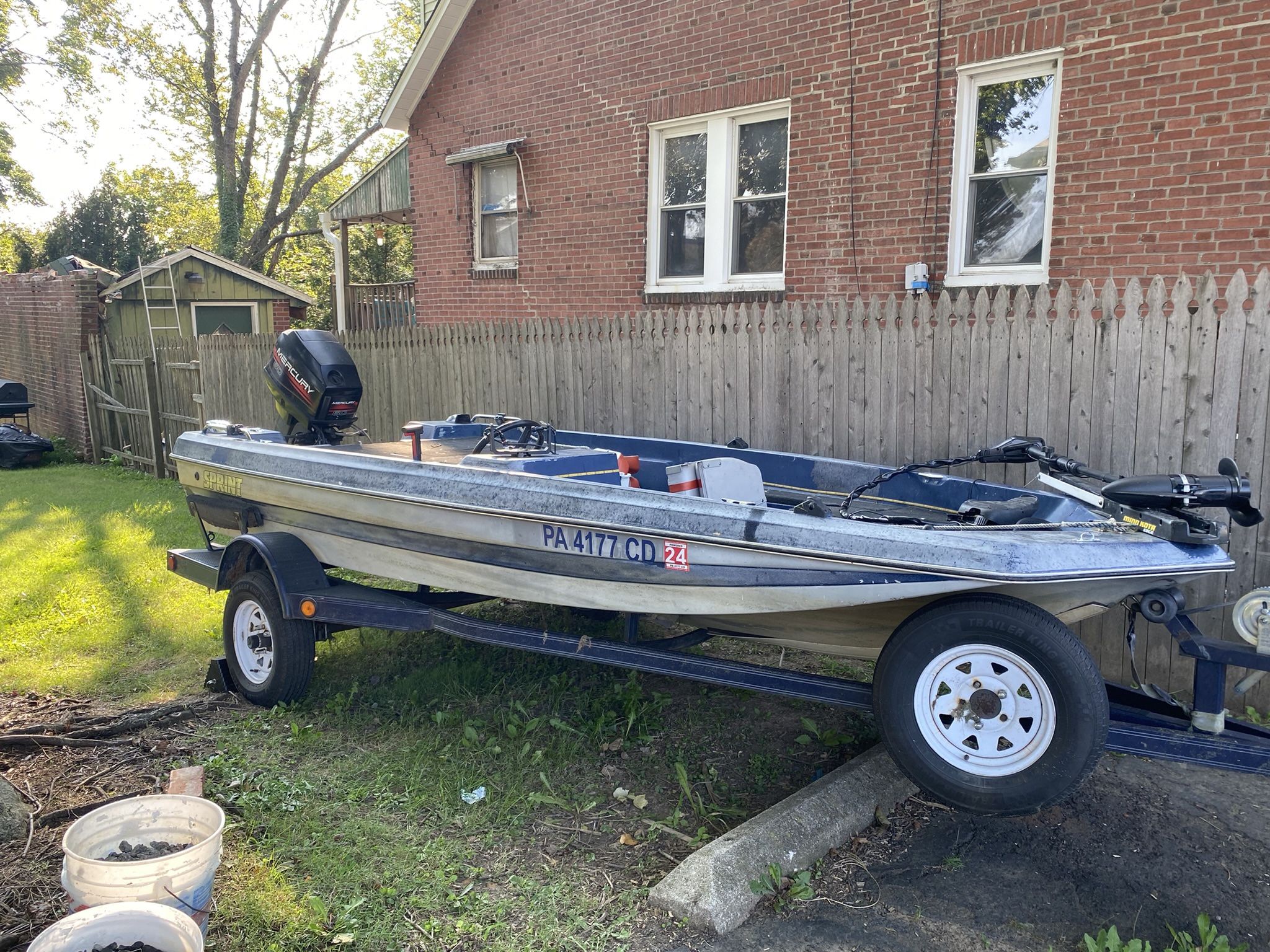 Bass Boat Sprint 1996 with 60hp 2000.00 for Sale in Philadelphia, PA