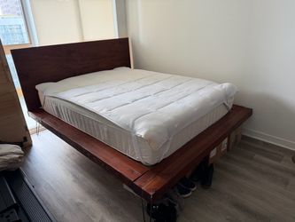 Platform bed frame (Queen)