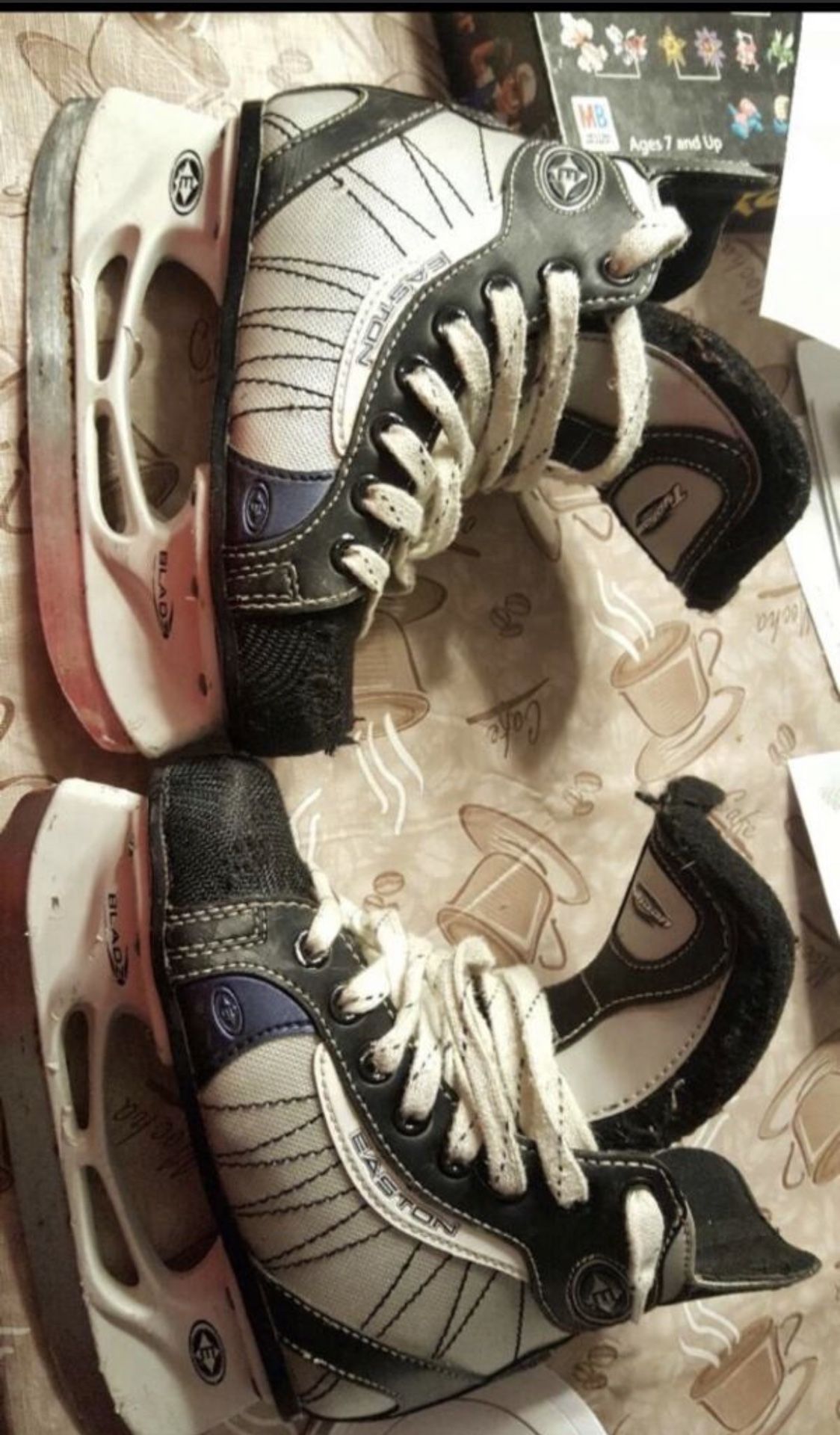 Kids hockey skates