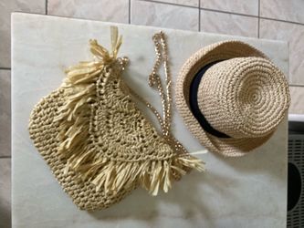 Purse and hat 👒