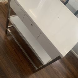 Furniture/ Table 