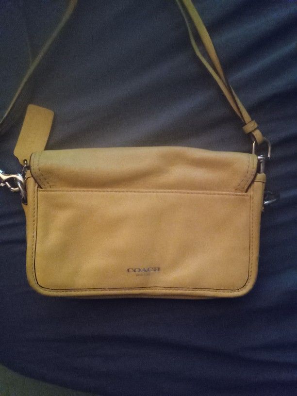 COACH VINTAGE YELLOW LEATHER PURSE