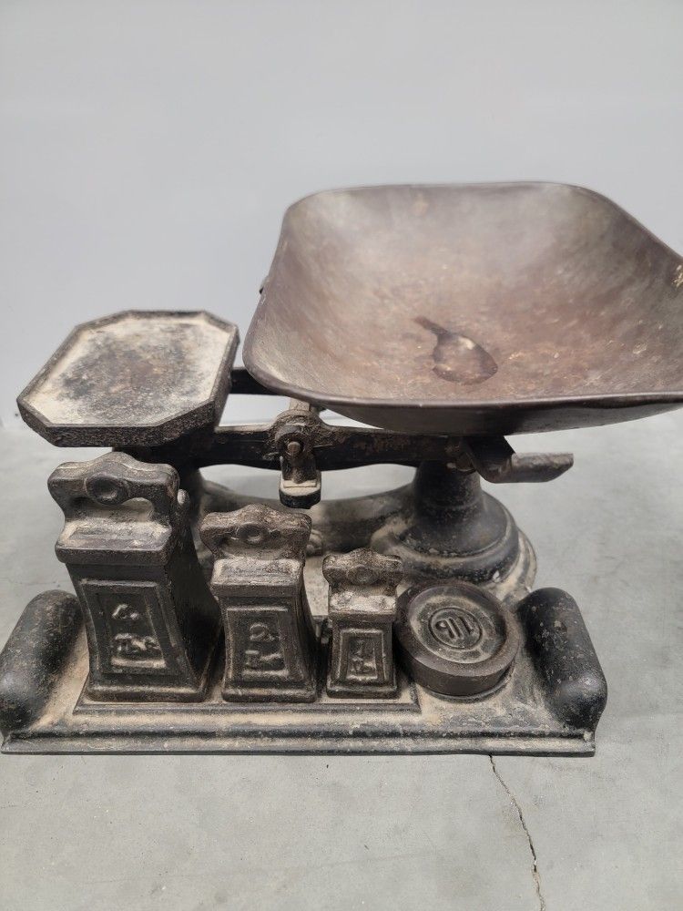Cast Iron Vintage Scale 