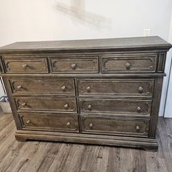 Ashley 9 Drawer Chest of Drawers (Like New)