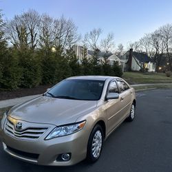 2010 Toyota Camry 4 cylinder Leather 129.000 miles remote starter runs and drives great 