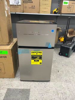 3.2 Cu Ft Mini Fridge w/ Freezer – Minor Shipping Dent – $80 FIRM