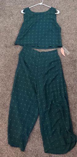 Green Two-Piece Crop Top and Wide-Leg Pants Set