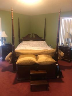Furniture: Bedroom Set