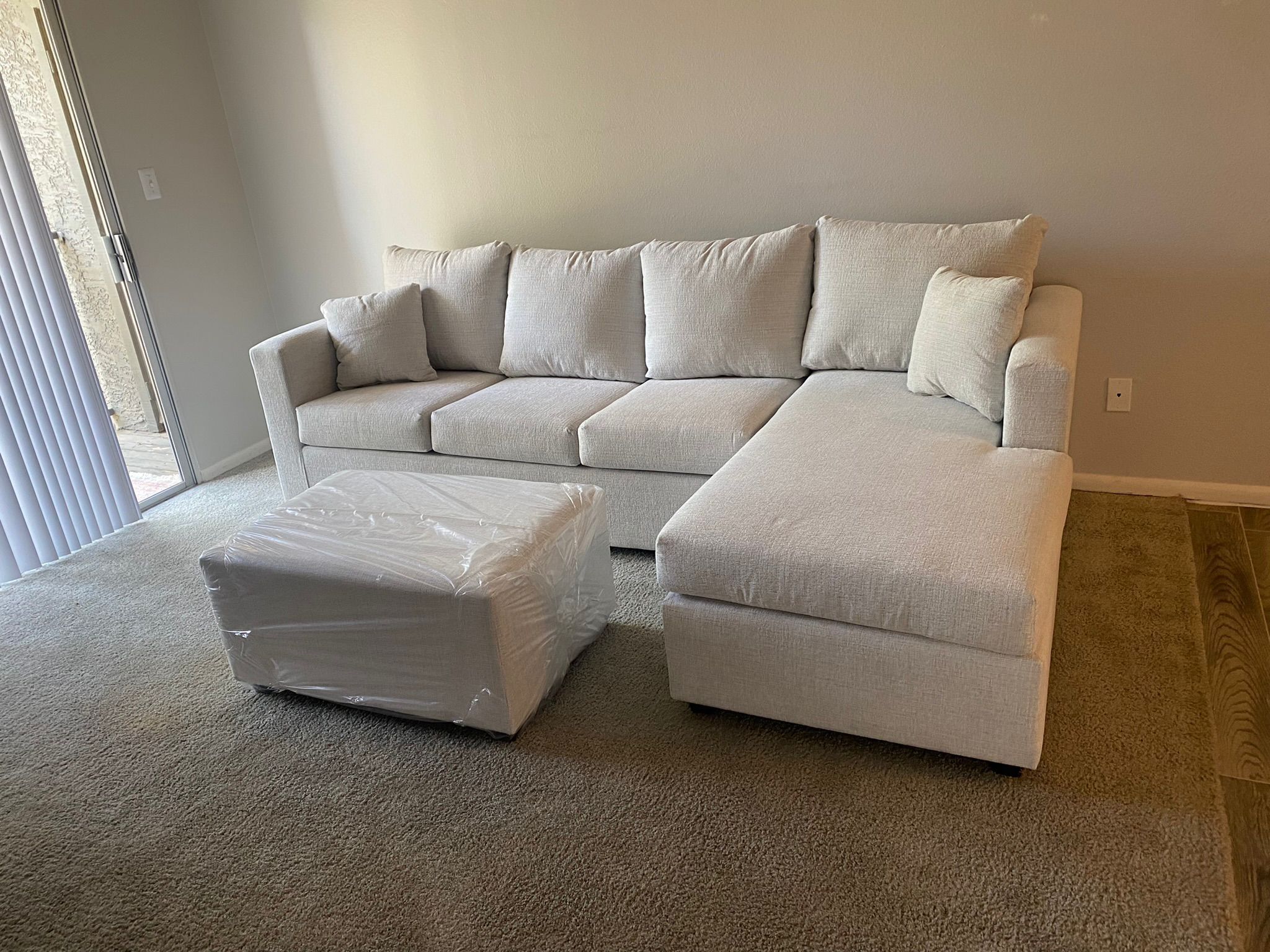 White Greyish Color Sectional With Free Ottoman