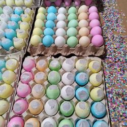 EASTER 🐰🐇 🐣 Cascarones Confetti. $2.50  La Docena (12) NELLIS BLVD Y CHEYENNE AVE 