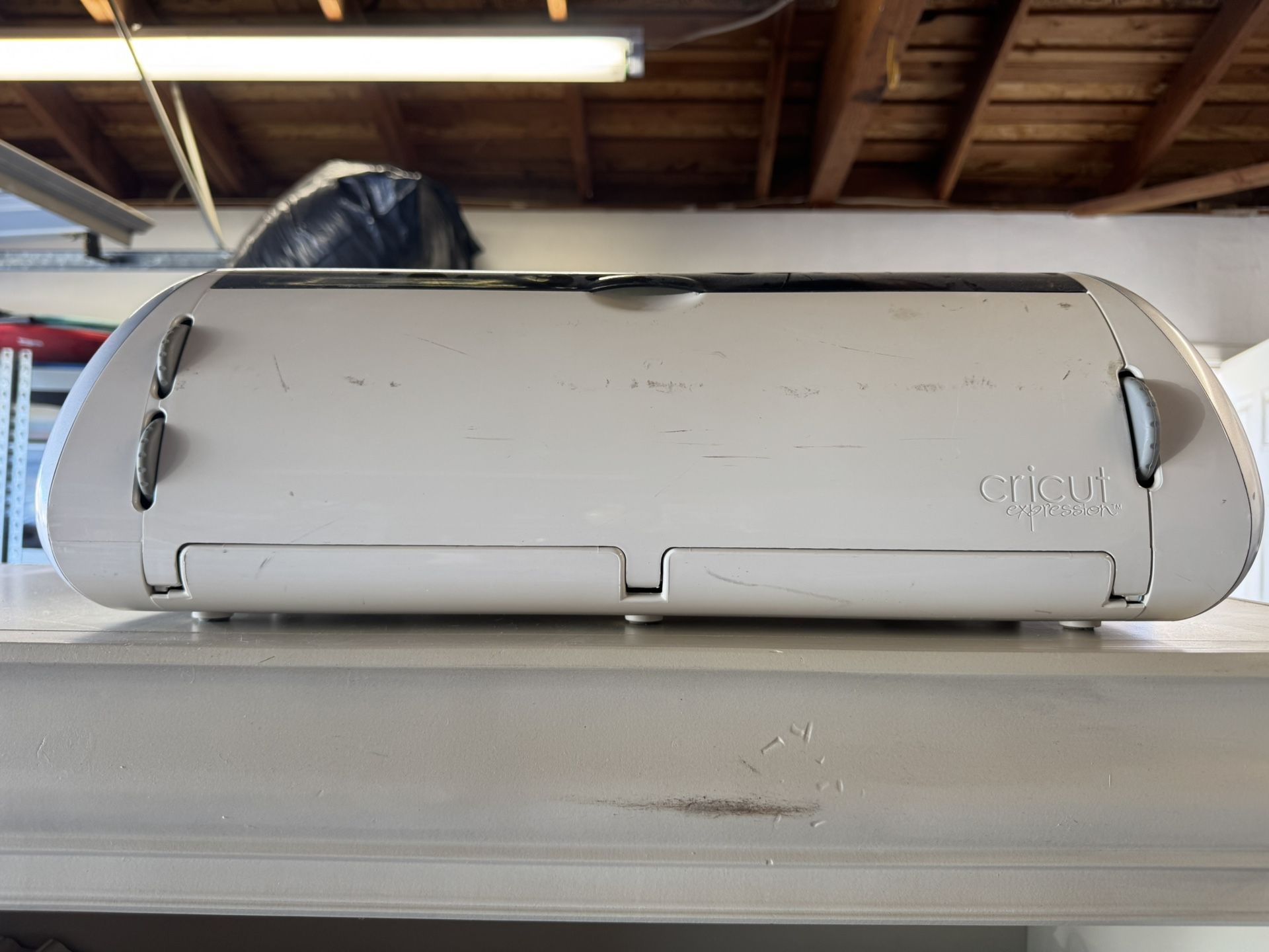 🎨 Cricut Expression Cutting Machine – Great Condition!