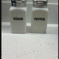HotPoint Milk Glass Range Size Shakers