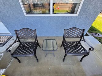 2 Metal Patio Chairs
