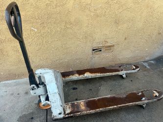 Crown pallet jack