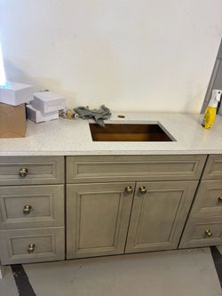 Bathroom Vanity Cabinet with Quartz Top & Sink Cutout – Like New (Showroom Piece)