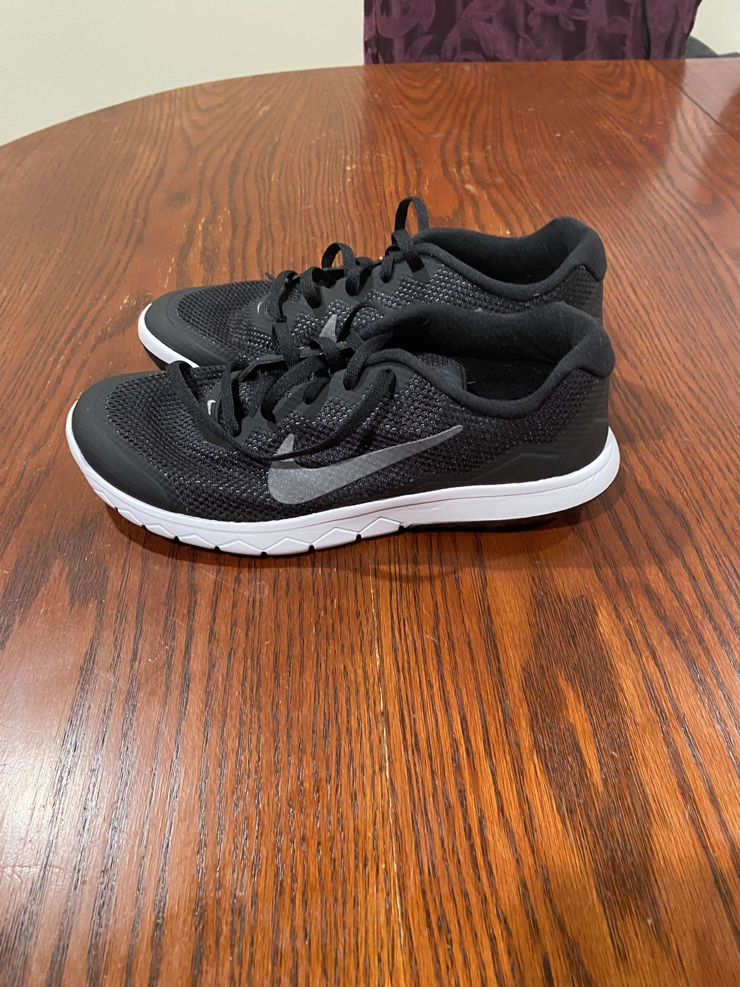 Nike Women’s Athletic Shoes Size 7