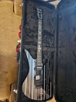 Schecter Synyster Gates Custom-S - Gloss Black with Silver Stripes