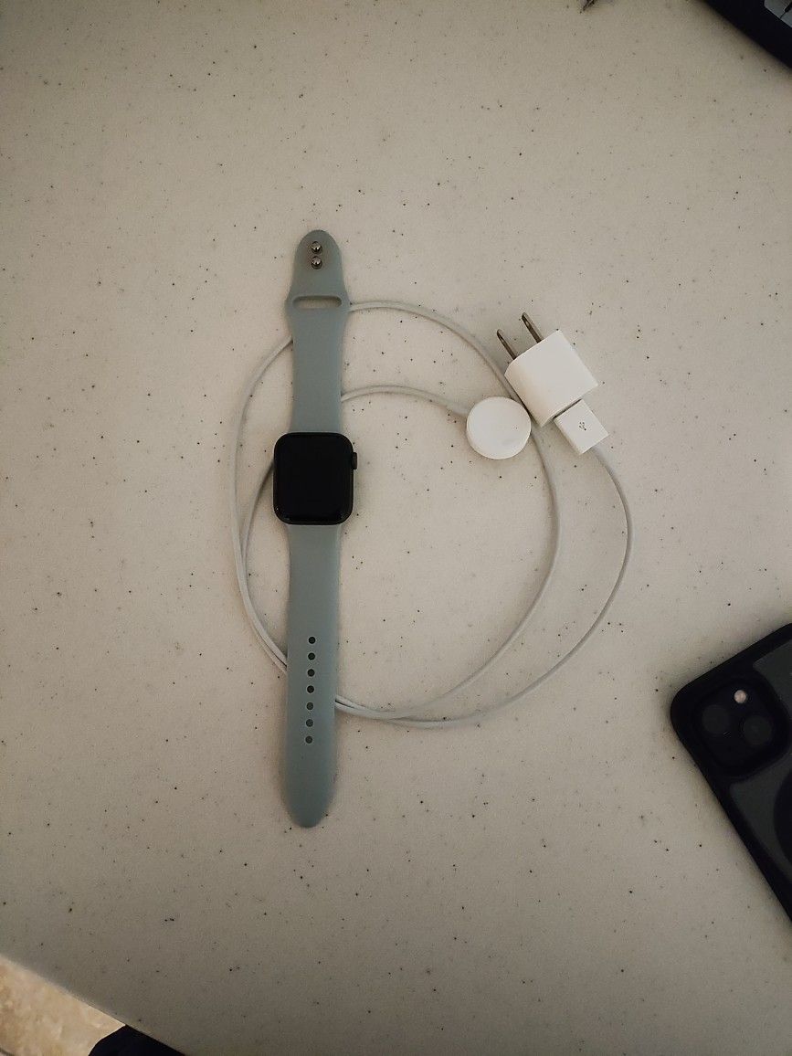 Apple Watch Series 5 With Charger 