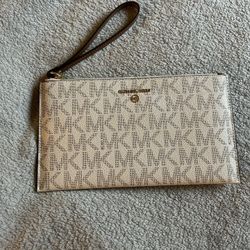 Michael Kors Wristlet 