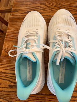 Hoka Arahi 7 women’s running shoes