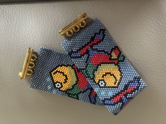 Swimming fish bracelet