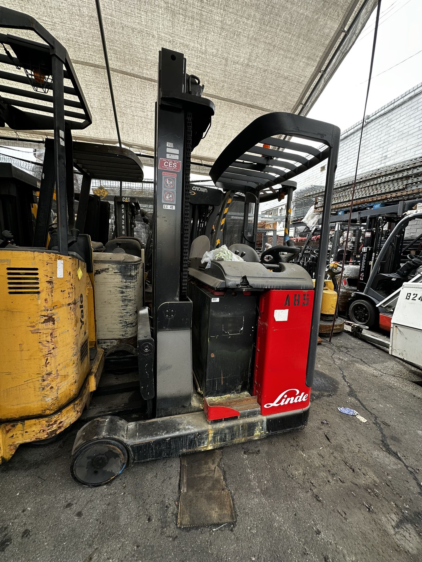 Linde Electric Forklift 
