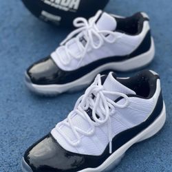 Men aj11 black white shoes