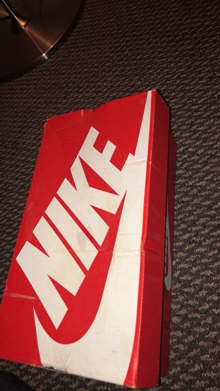 White Nike huraches