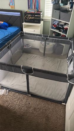 Baby play pen