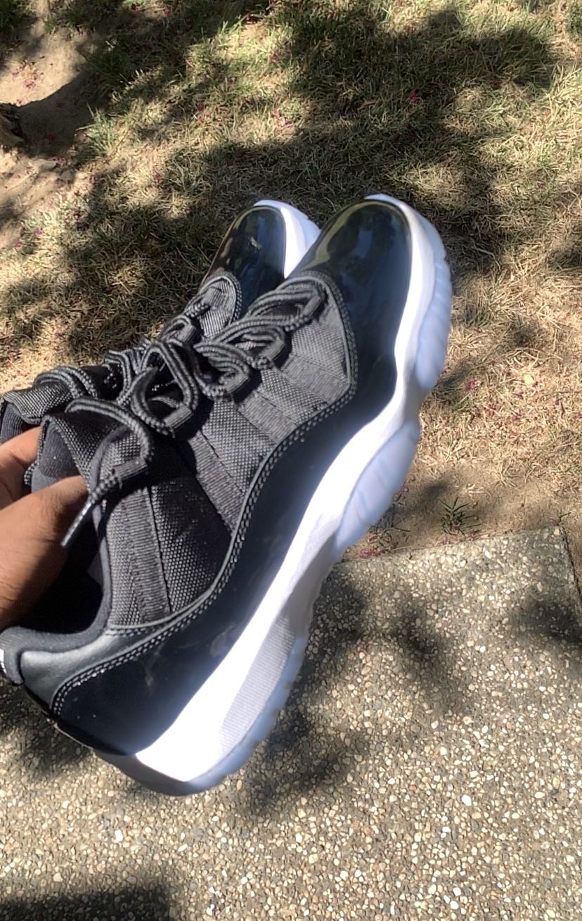 jordan 11 low space jam 