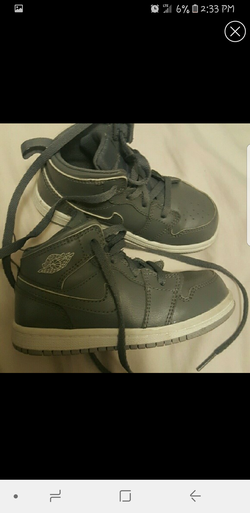 Size 8 toddler Mid rise Air Jordan
