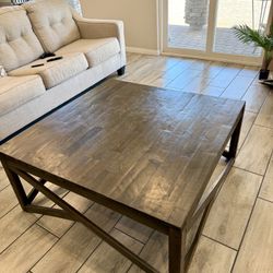 LIKE NEW WOODEN COFFEE TABLE