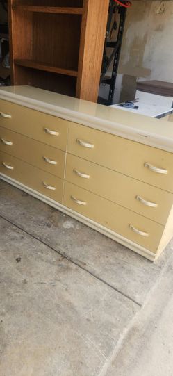 DRESSER