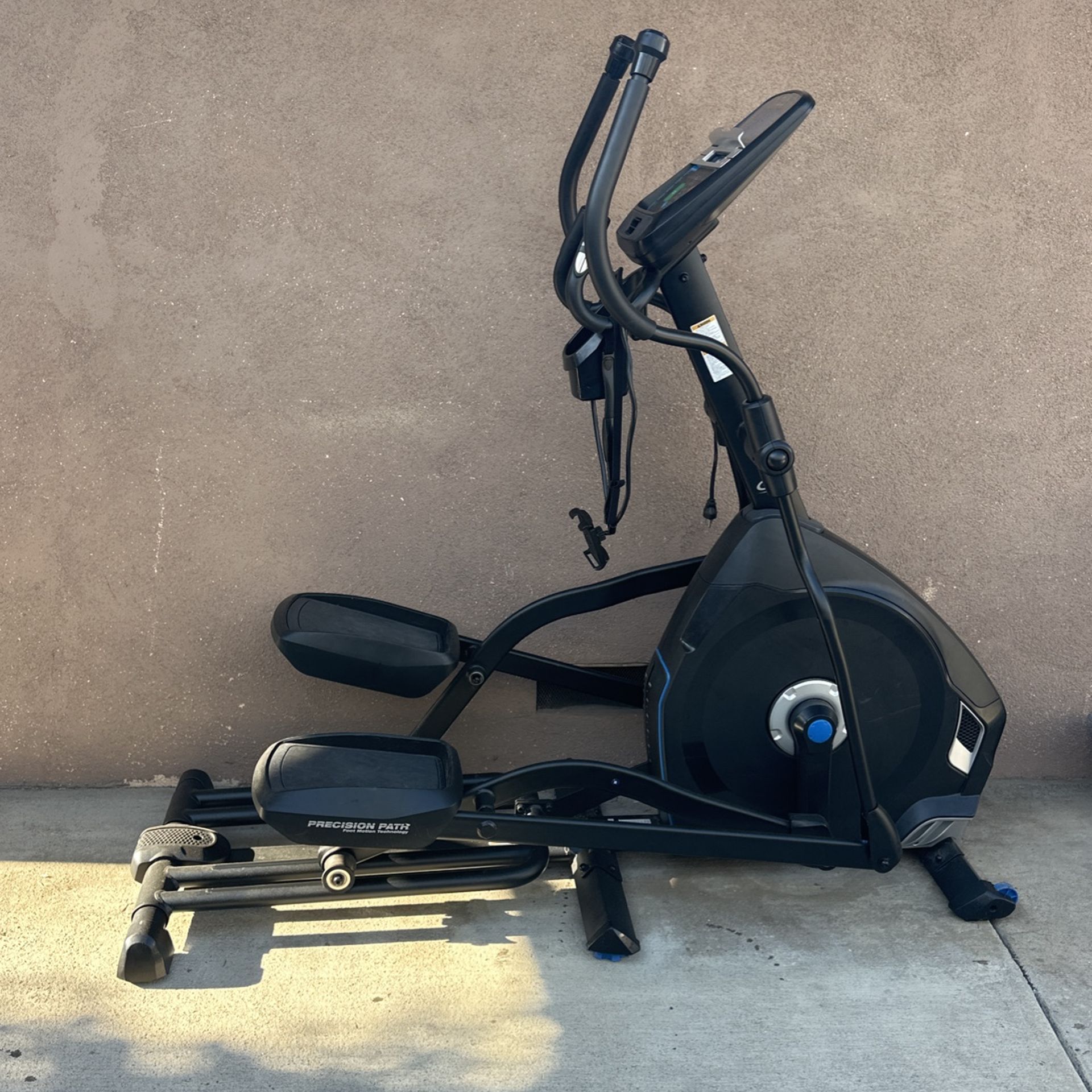 Nautilus E616 Elliptical Trainer