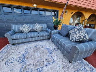 Beautiful Set 2 couch totally Deep Clean Good Condition No Stains No Smell very cozy