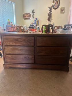 Dresser with 6 drawers
