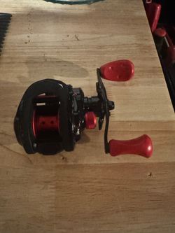 Abu Garcia black max right hand baitecaster reel