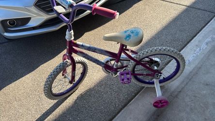 Kid bike with training wheels