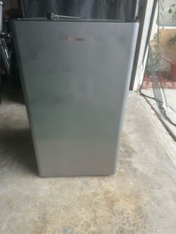 Hisense mini fridge