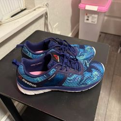 Womens Reebok Size 9.5