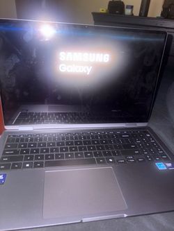 Samsung Galaxy Book5 360 15.6" Touchscreen Laptop (Core Ultra 7) - Like New