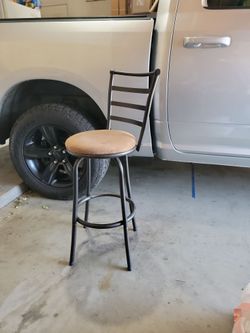 30 inch make up chair / bar stool